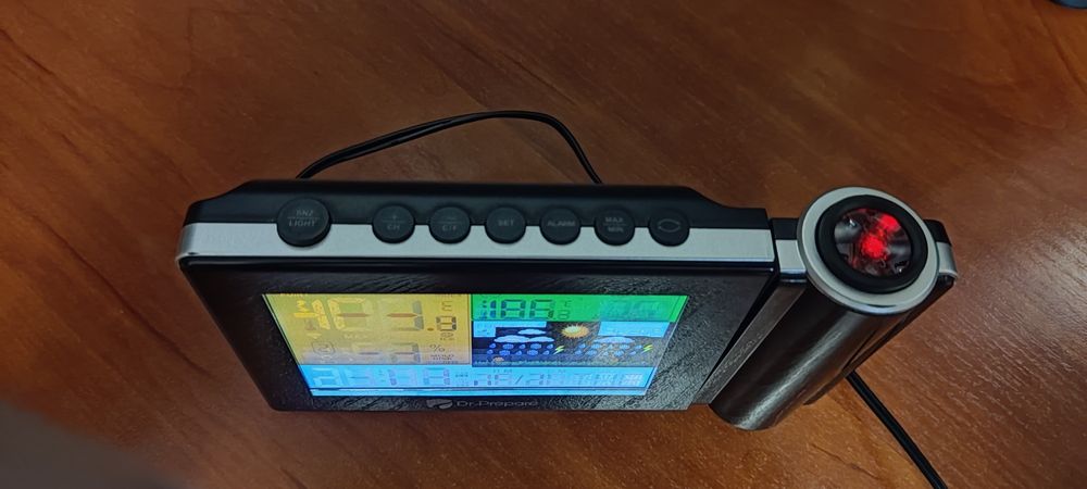 Проекційний цифровий будильник, домашня метеостанція