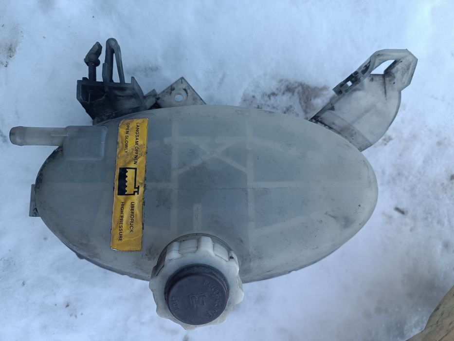 Оригінальний бачок склоомивача та бачок розширювальний Renault Master.