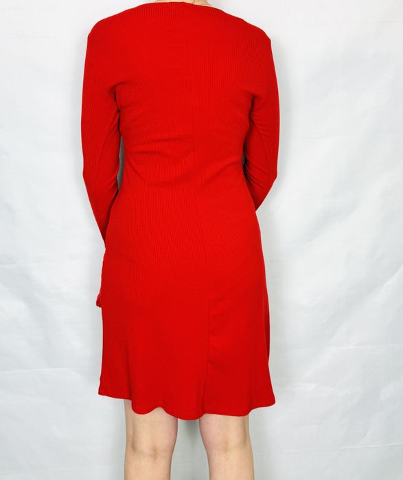 Czerwona sukienka z wiązanym dekoltem S 36
