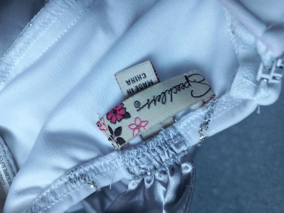 Святкова сукня для дівчинки.