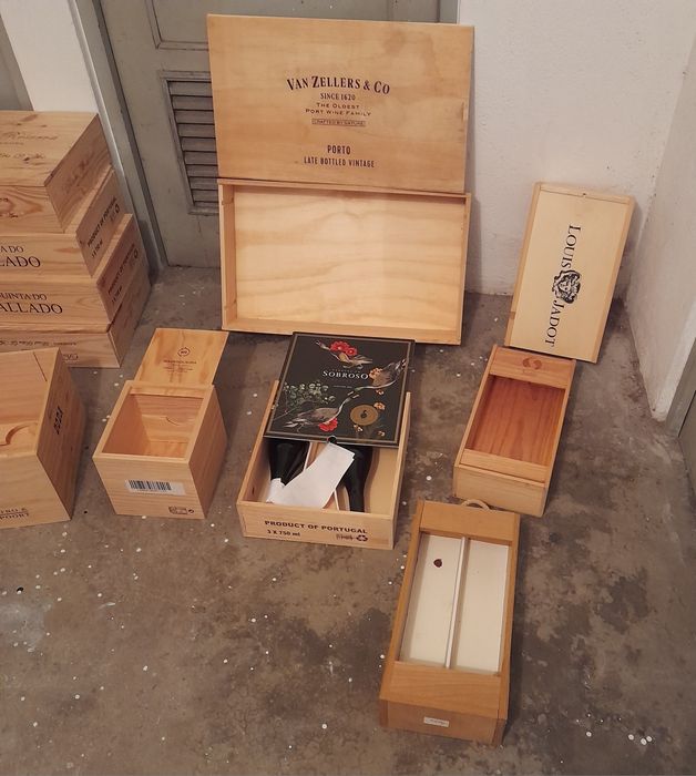 Caixas madeira vinhos arrumos
