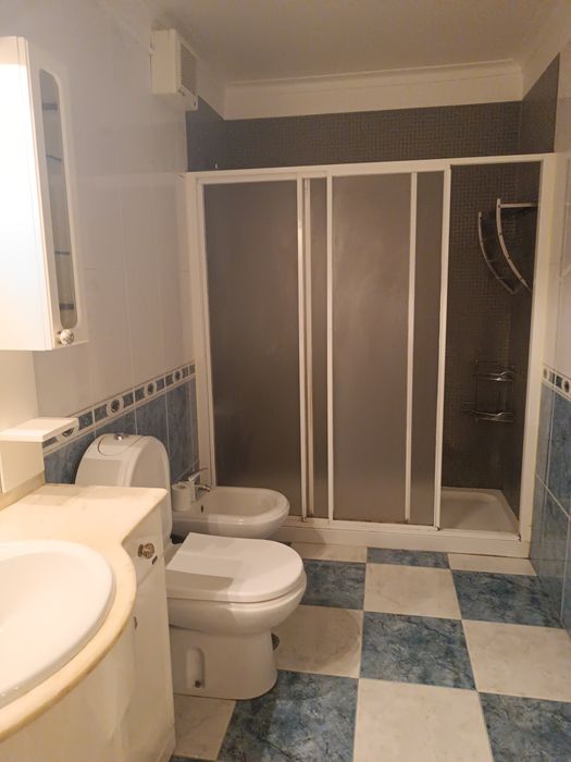 Alugo quartos Ajuda