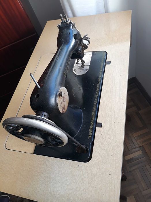 Máquina de costura Singer,  antiga