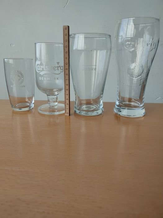 Conjunto de copos de cerveja para coleccionadores.