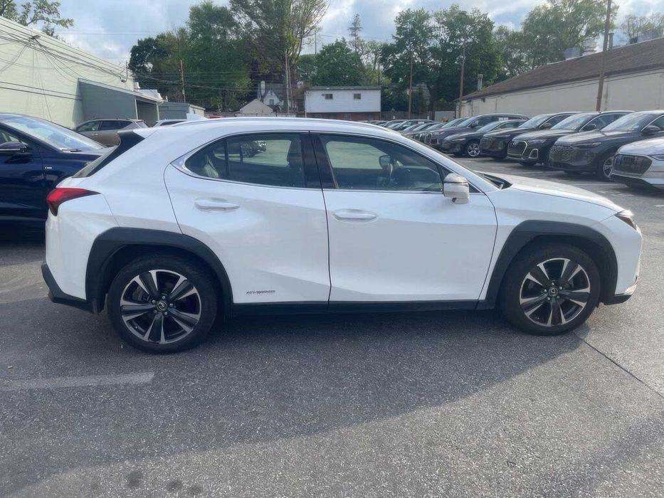 Lexus UX 250h      2020