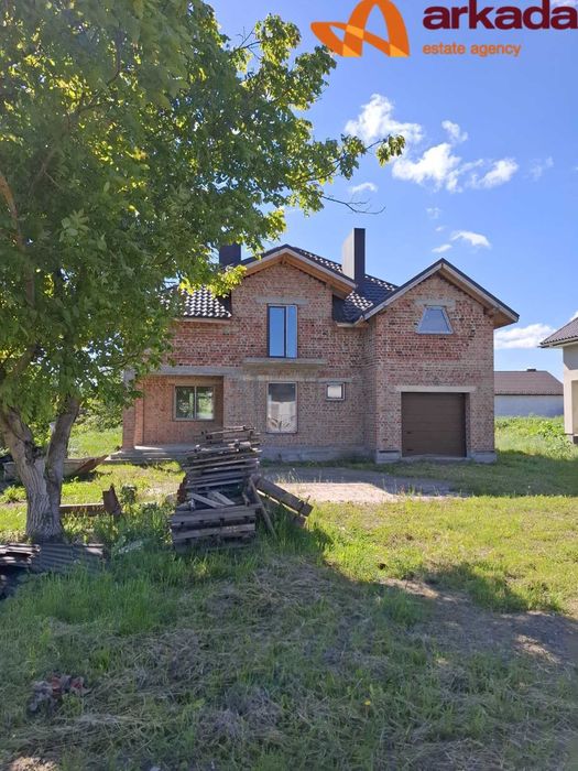 Продається будинок в котеджному містечку. До центру 15 хвилин.