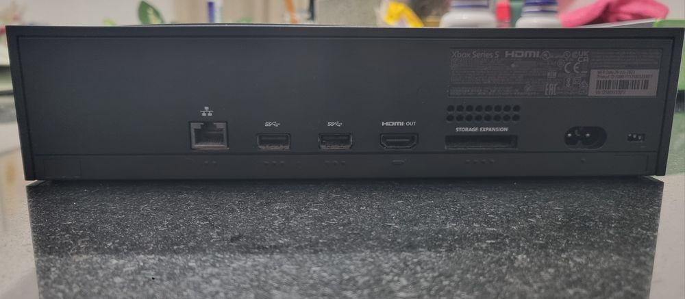 Xbox series s com comando de videojogos