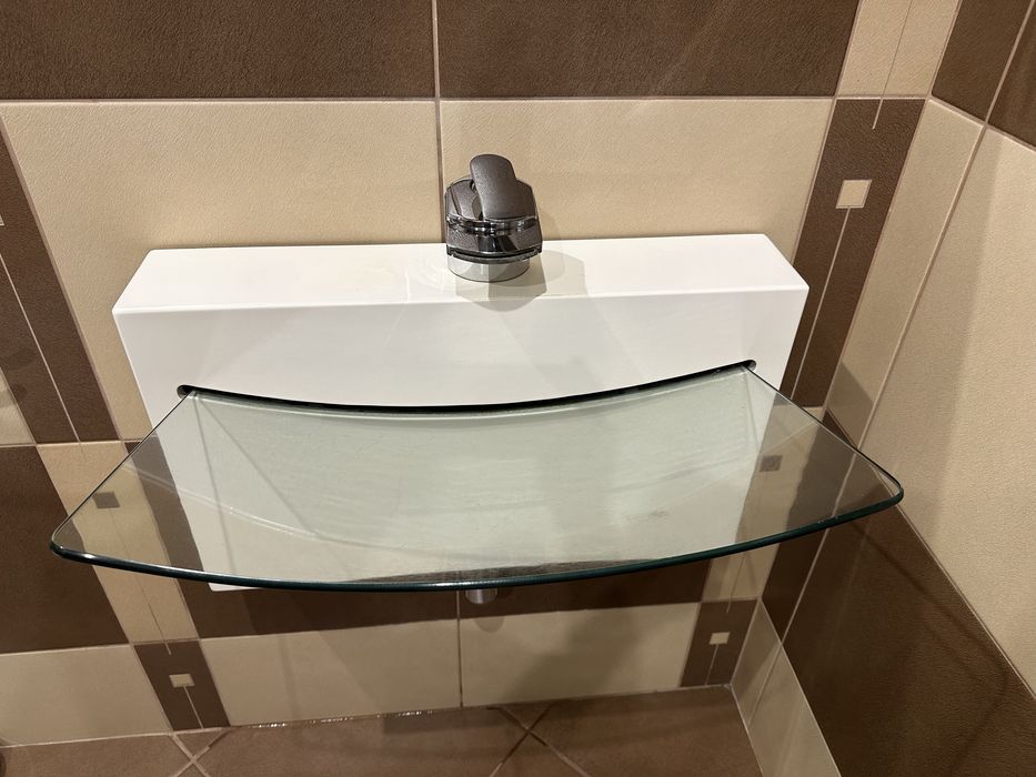 Nowoczesna umywalka łazienkowa z baterią