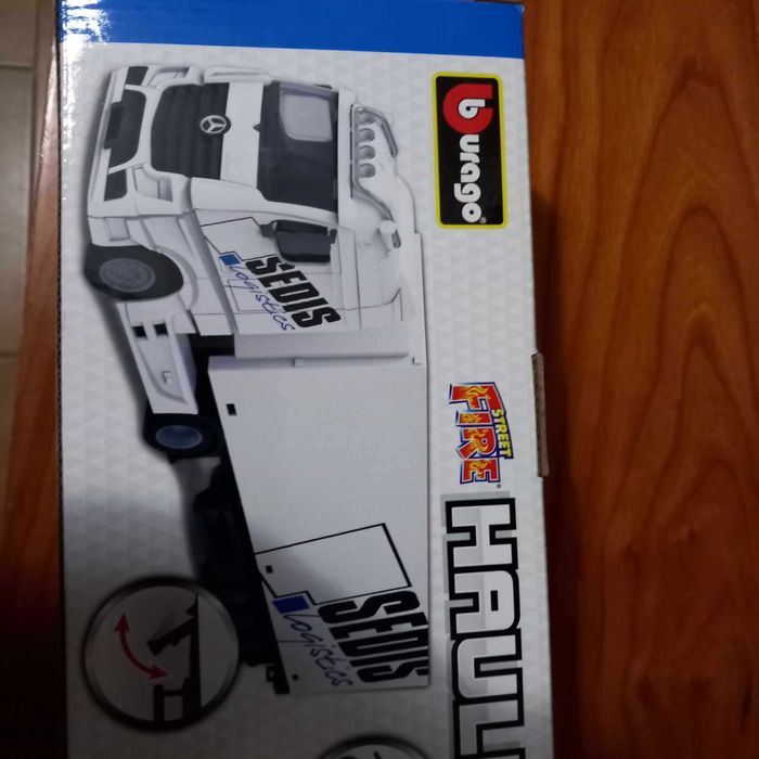 Camião Mercedes Actros c/ acessórios 1/43 Bburago 25% desconto NOVO