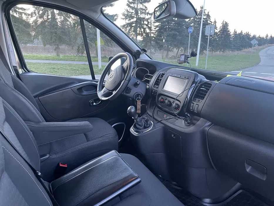 Wypożyczalnia Wynajem busa 9 osobowego, bagażnik dachowy, multivan,