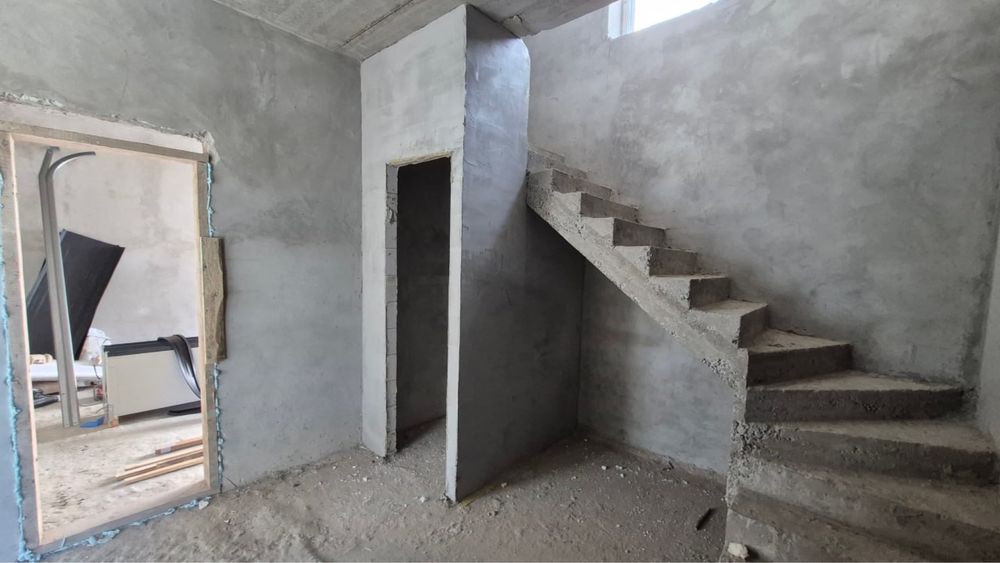 Продається будинок в центрі міста