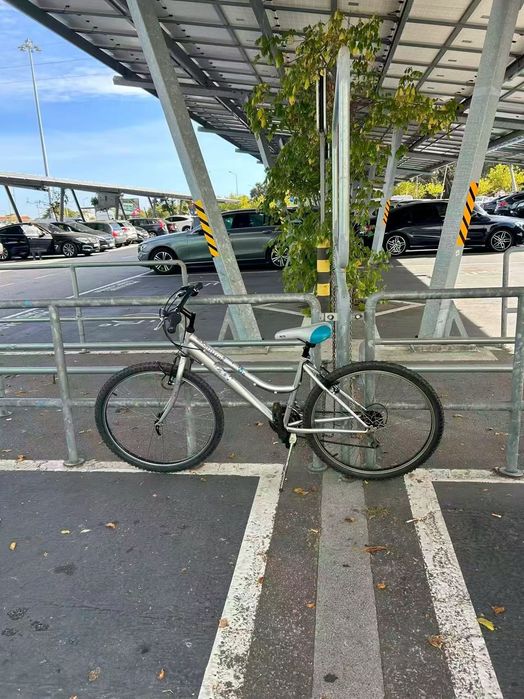 A bicicleta, boa aparência , está em bom estado de funcionamento e sem danos.