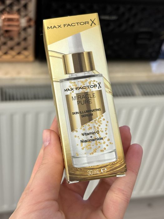 Max Factor Miracle Pure Skin Illuminating serum rozświetlające