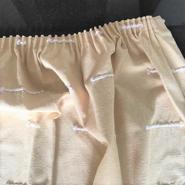 2 Cortinados com fita de franzir