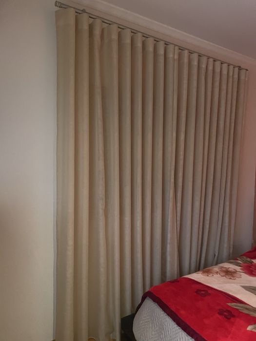 Cortinas duplas em tom bege em otimo estado