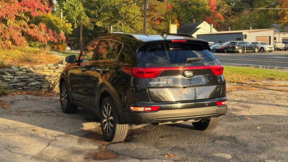 Kia Sportage EX      2018