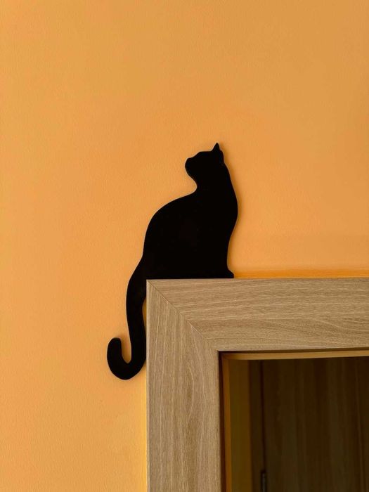 Kot, ozdoba na futrynę