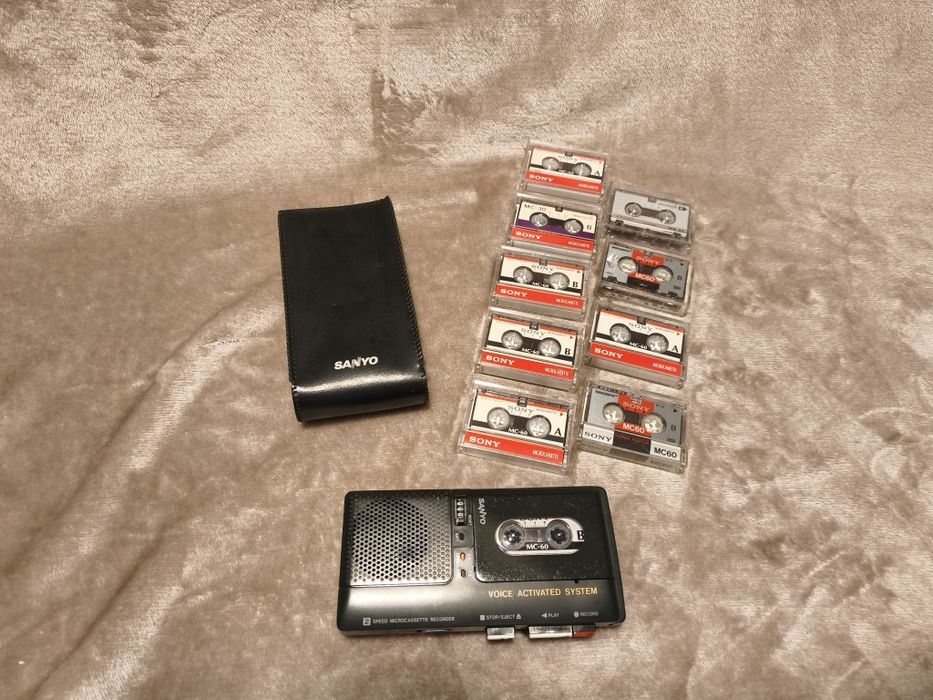 Leitor/ Gravador de microcassete Sanyo com 10 microcassetes