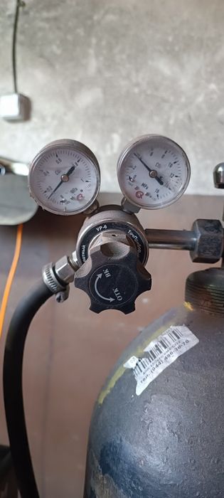 Набір зварювальника, балон углекислоти, редуктор, полуавтомат.