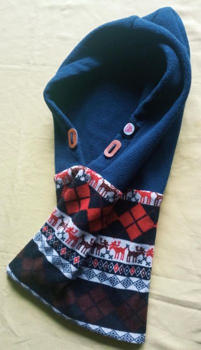 Szwedzki polarowy kaptur z golfem