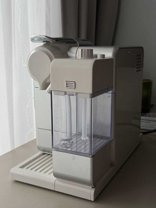 Ekspres DELONGHI Nespresso Lattissima Touch Srebrny