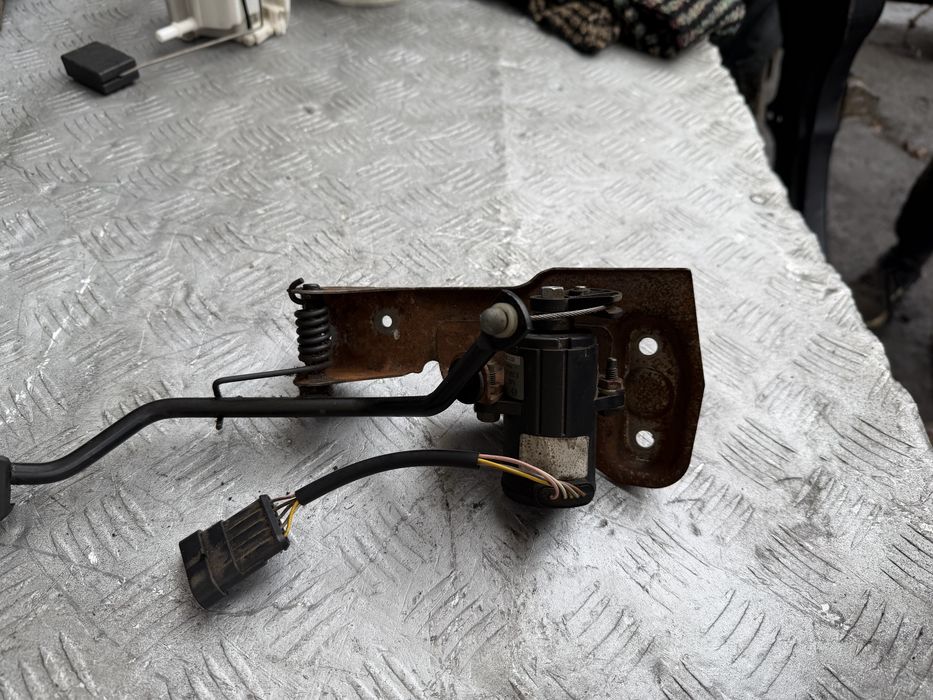 Педаль газа 2.7 диз Ниссан террано 2 год 04 nissan terrano