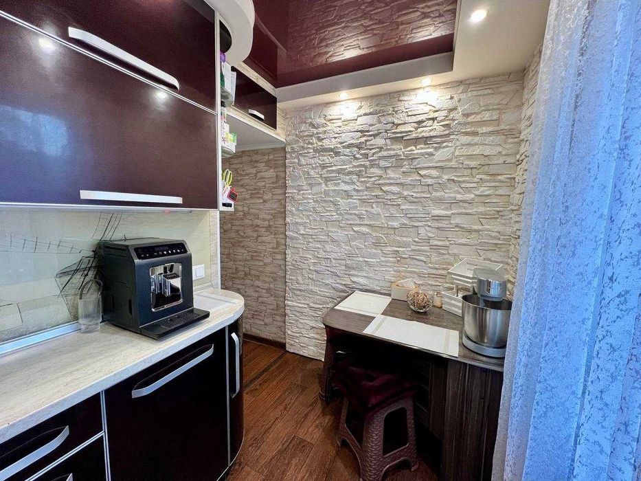 Продам 3-х комнатную квартиру район "80 школы"