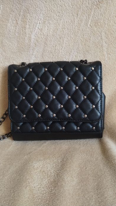 Mała torebka na grubszym łancuchu