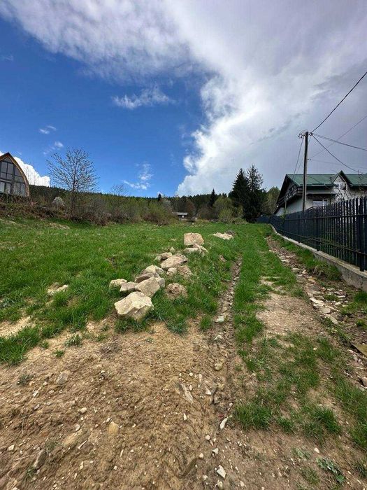 Яремче. Ділянка 51 сота межує з Готелем Велланд, асфальтований доїзд