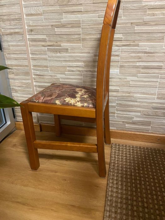 Mesa de jantar em Pinho francês maciço extensível com 6 cadeiras