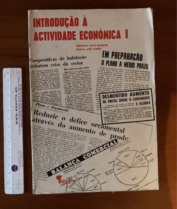 Livros de economia e contabilidade