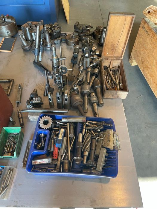 Vende-se maquinas e ferramentas