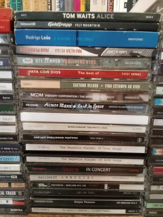 Lote de CD (Portishead, Caetano, Cohen, R.E.M., Santana)