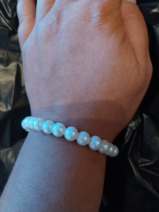 Pulseira imitação de pérolas na cor branca