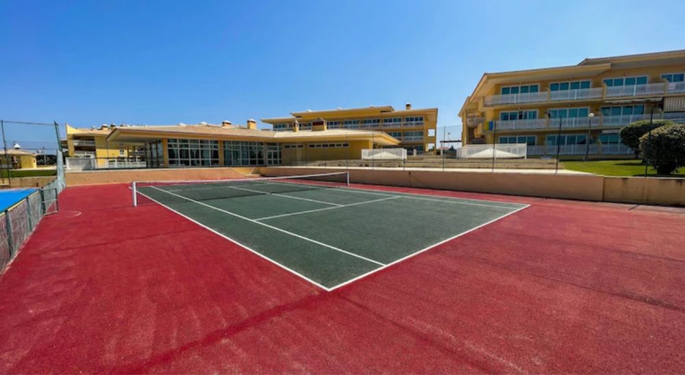 Arrendo T1 condominio fechado com piscina e campo de jogos