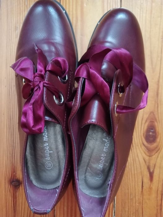 Piękne półbuty w kolorze bordo 40