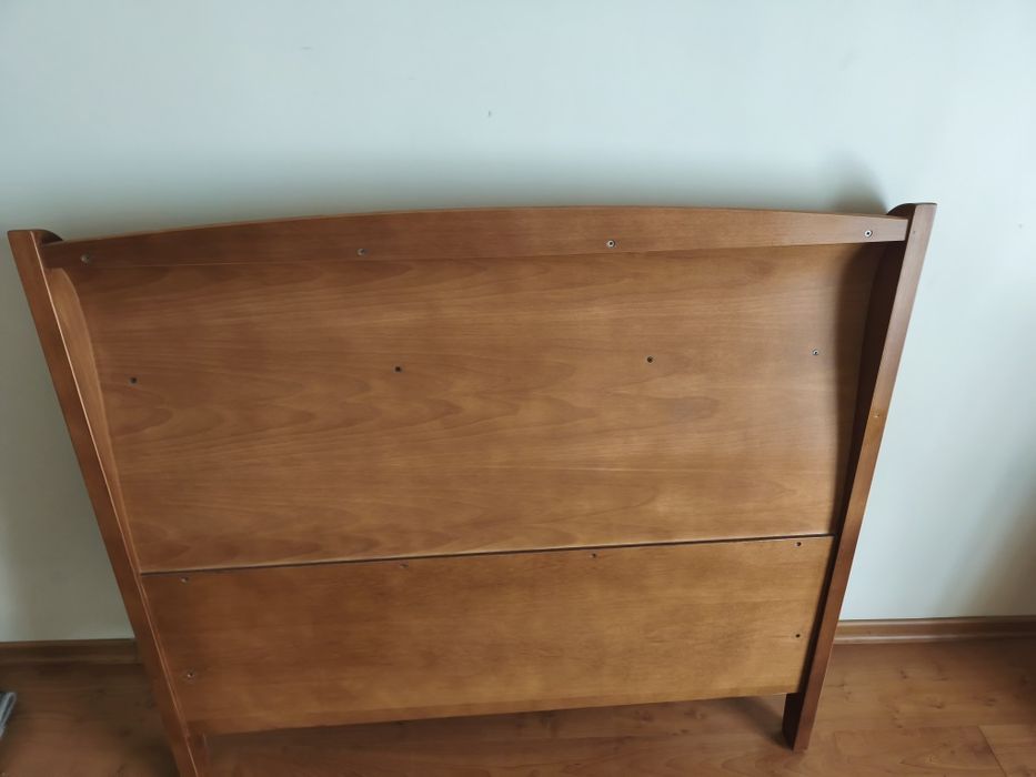 Cama de Cerejeira com colchão e estrado de solteiro