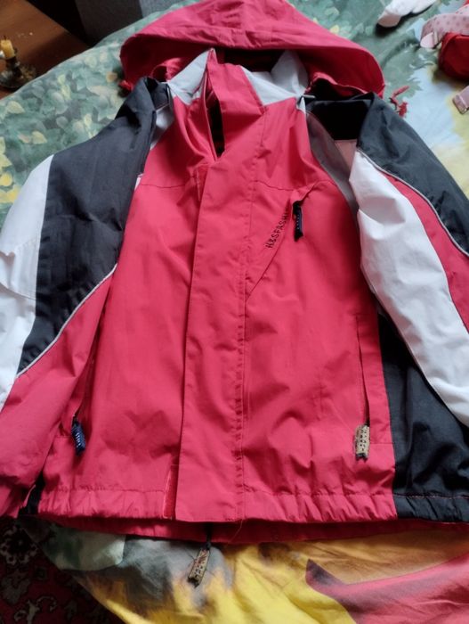 Продам курточку для хлопчика до 10 років.