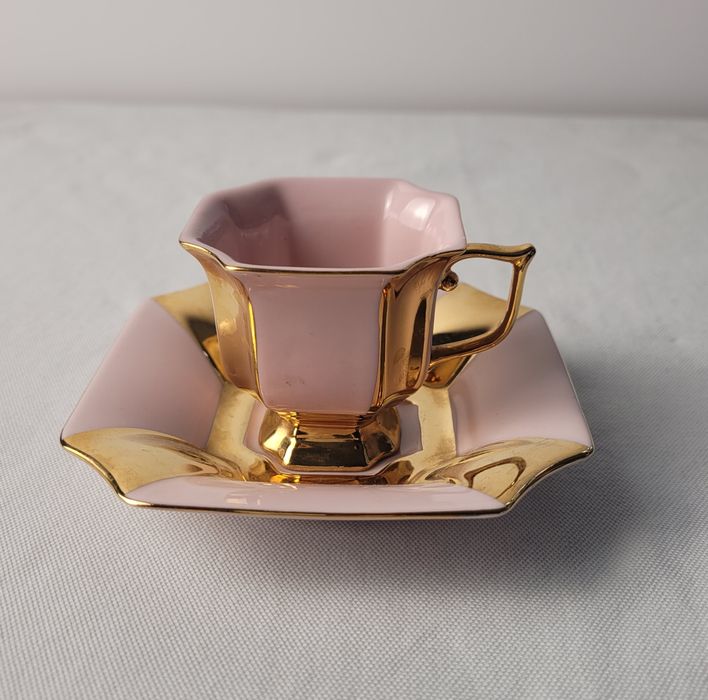 Filizanka do mokki różowa porcelana Czechosłowacja lata 70 wytw