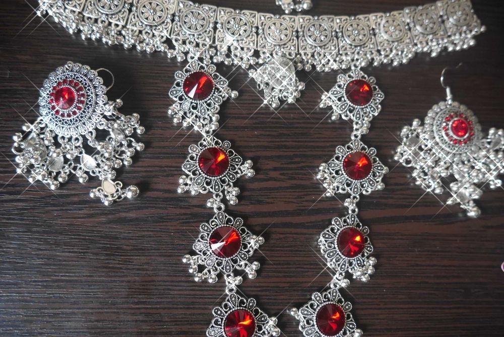 Шикарный комплект индийских украшений. Тика, сережки, колье, браслеты