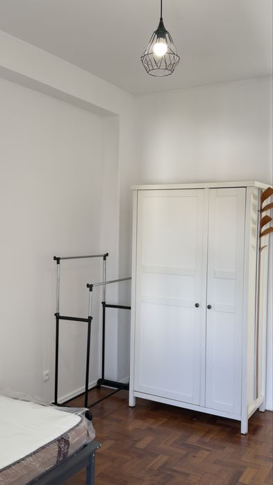 Tenho Quartos  para arrendar , um com varanda e o outro sem varanda , apartamento com duas casas de banho , presik com elevador e todo remodelado