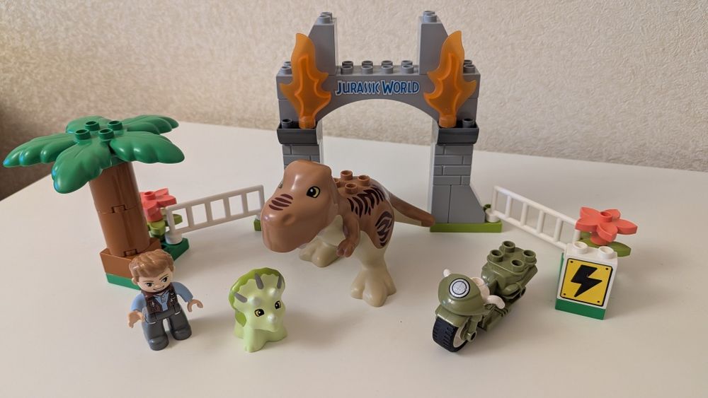 Lego Пожежне депо, Jurassic park, будівельна пластина та ін.