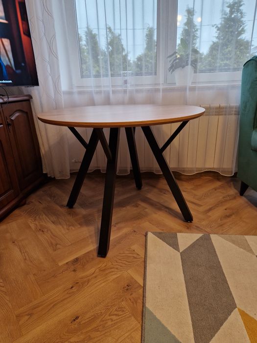 Stół do salonu ,jadalni ,kuchni