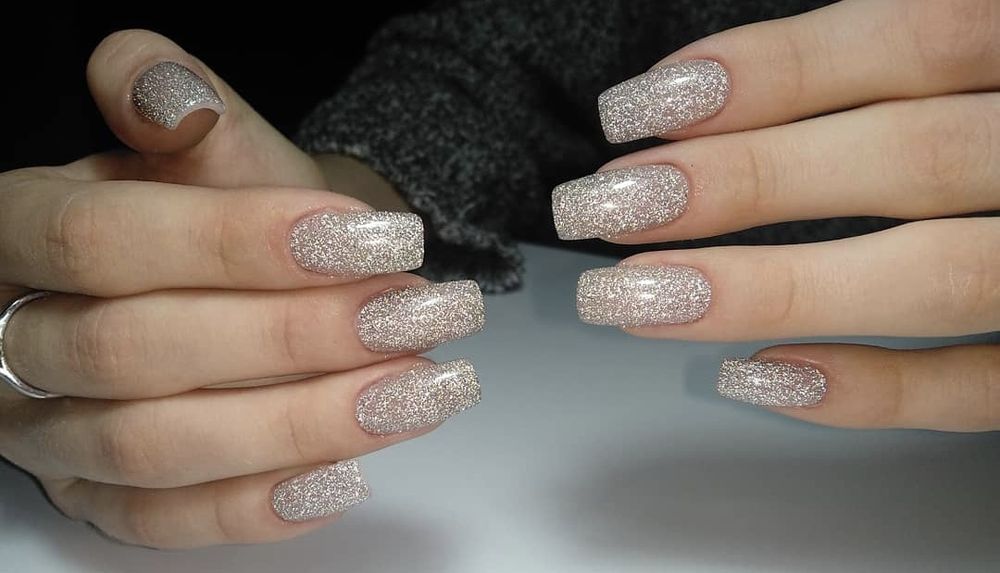 Красуні, запрошую на манікюр ). Працюю в місті Ізюм