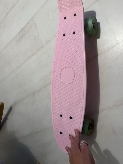 Deskorolka ze świecąxymi kólkami