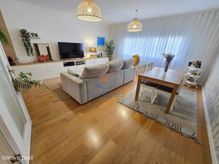 Apartamento T4 c/ 1 Parqueamento | Jardim da Amoreira, Ramada