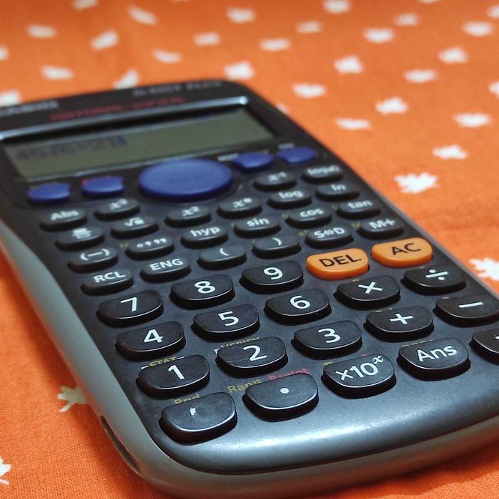 Професиональный инженерный калькулятор - Casio FX-83GT PLUS