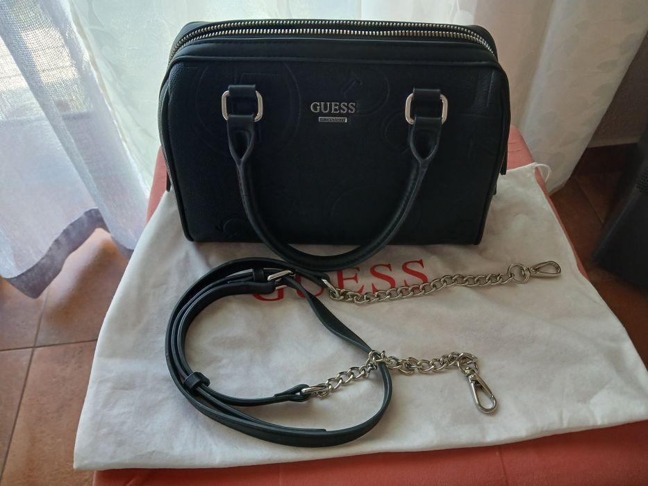 Mala preta Guess com alça amovível
