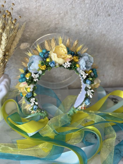 Внаявності,Український віночок зі стрічками,