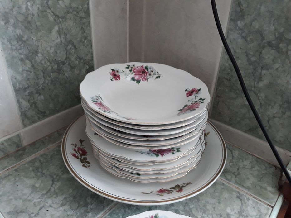 Śliczny nieużywany serwis obiadowy z chińskiej porcelany